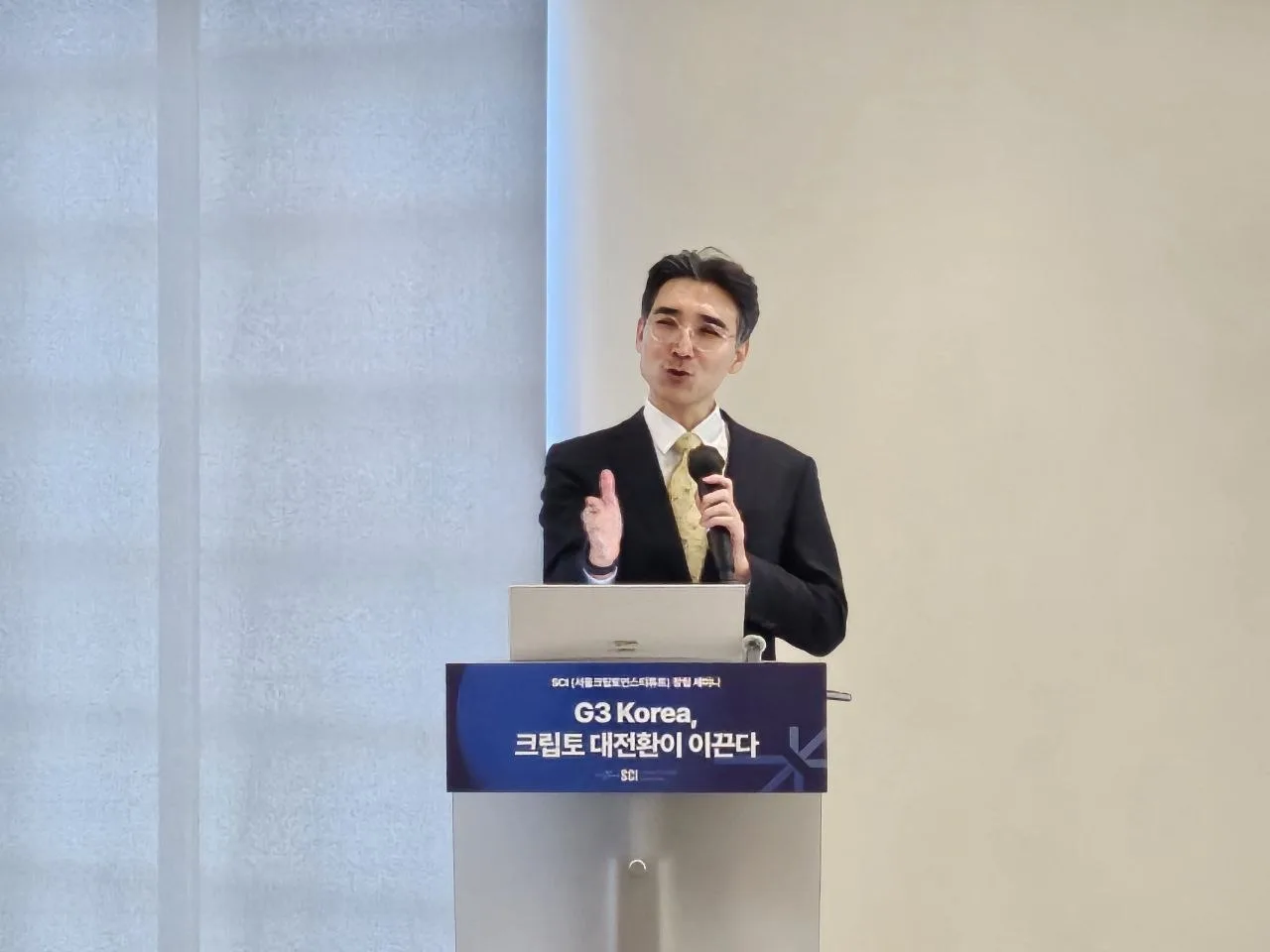 Hanyang University professor Kang Hyung-koo speaks on South Korea's strategic challenges amid global supply-chain restructuring at the Seoul Crypto Institute's inaugural seminar on Oct. 28, 2026. Photo: TokenPost.