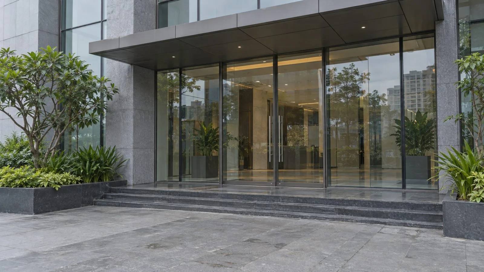 Closed glass doors on a quiet commercial building in Pune / TokenPost.ai